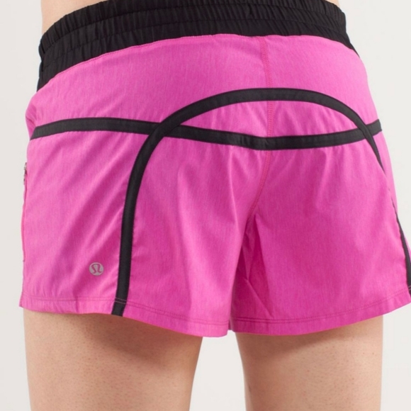 Lululemon Run Tracker Short II Size 4 - Picture 2 of 9